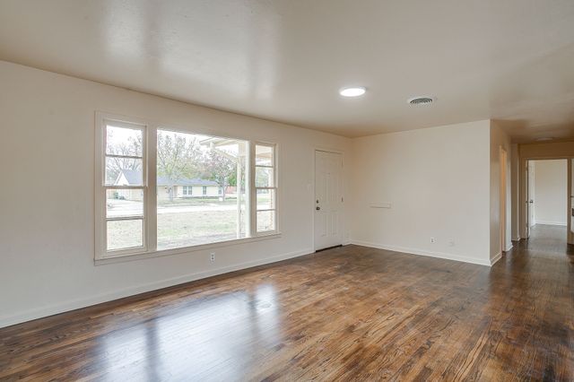 4315 Mackey Drive, North Richland Hills, TX 76180