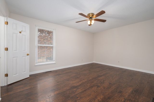 313 Hollywood Dr, Old Hickory, TN 37138