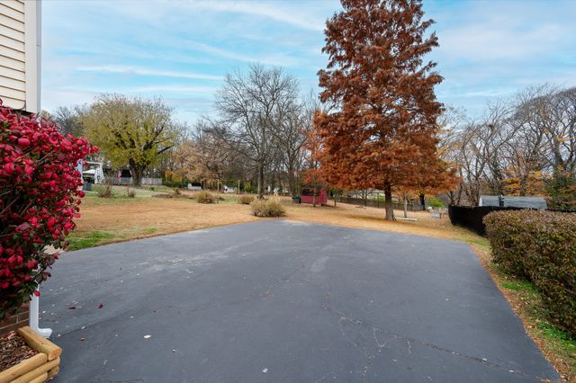 313 Hollywood Dr, Old Hickory, TN 37138