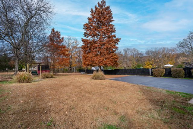 313 Hollywood Dr, Old Hickory, TN 37138