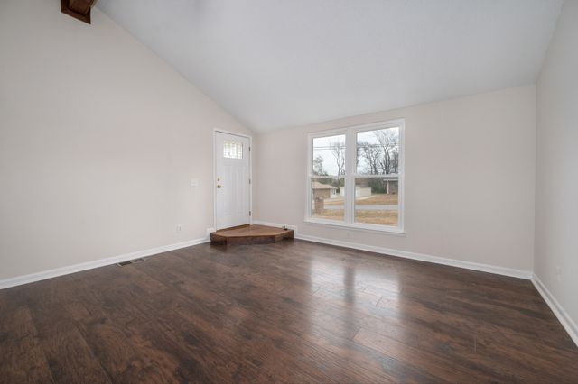 313 Hollywood Dr, Old Hickory, TN 37138