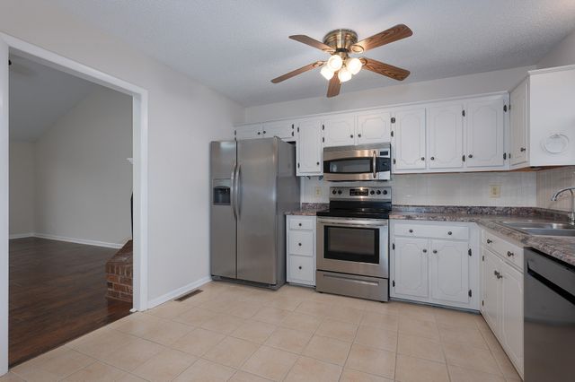 313 Hollywood Dr, Old Hickory, TN 37138