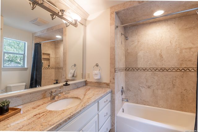72 ETON GREEN CIR, San Antonio, TX 78257