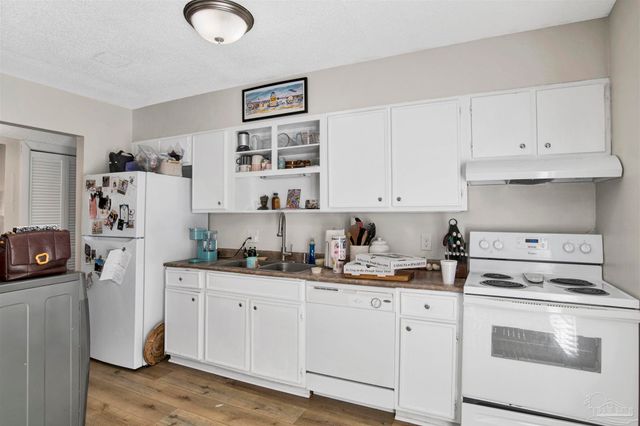 4730 Huron Dr, Pensacola, FL 32507