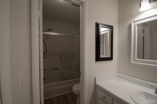 4730 Huron Dr, Pensacola, FL 32507
