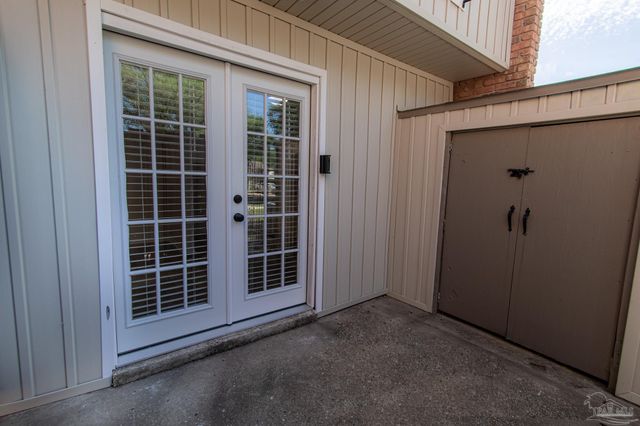 4730 Huron Dr, Pensacola, FL 32507