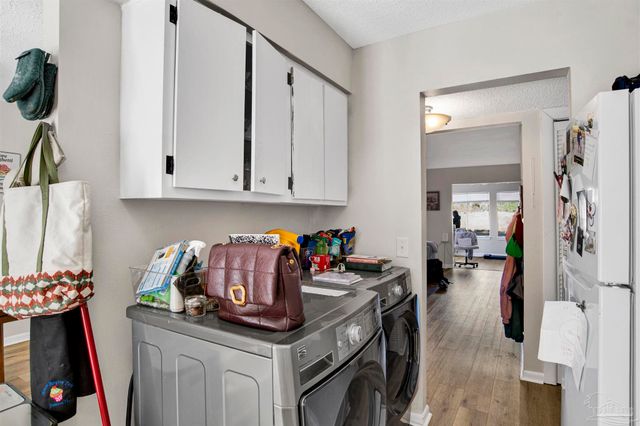 4730 Huron Dr, Pensacola, FL 32507