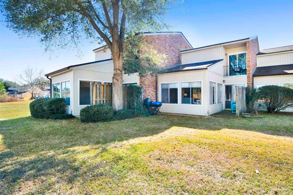 4730 Huron Dr, Pensacola, FL 32507