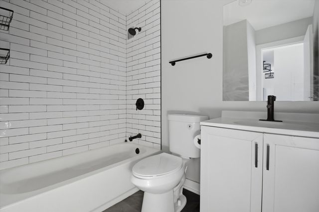 420 S HOME Avenue 107N, Oak Park, IL 60302