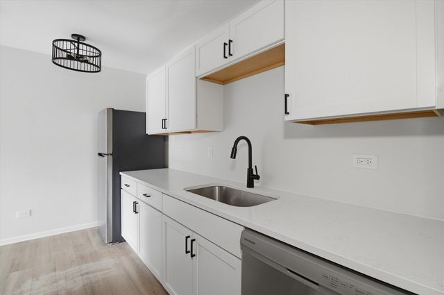 420 S HOME Avenue 107N, Oak Park, IL 60302