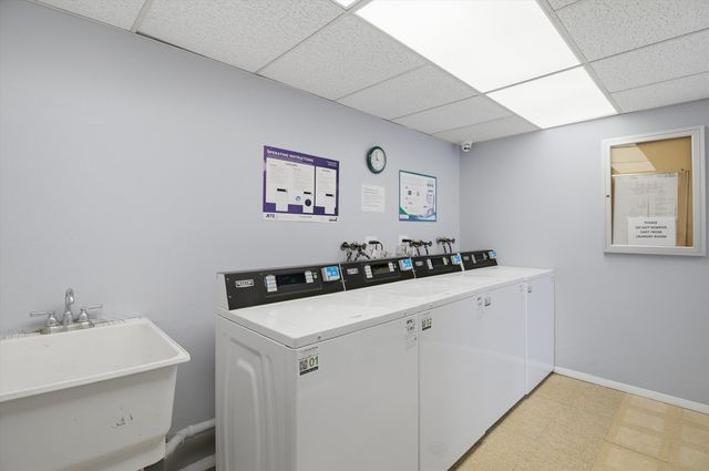 420 S HOME Avenue 107N, Oak Park, IL 60302