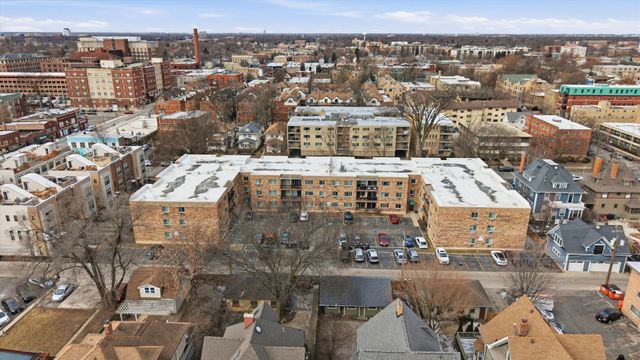 420 S HOME Avenue 107N, Oak Park, IL 60302