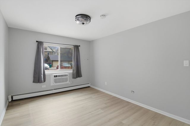 420 S HOME Avenue 107N, Oak Park, IL 60302