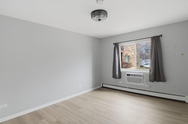 420 S HOME Avenue 107N, Oak Park, IL 60302