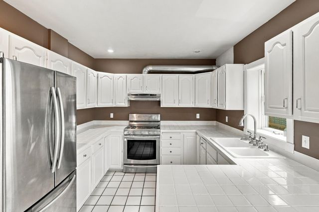 2220 Pleasant Avenue, Minneapolis, MN 55404