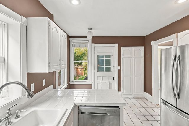 2220 Pleasant Avenue, Minneapolis, MN 55404