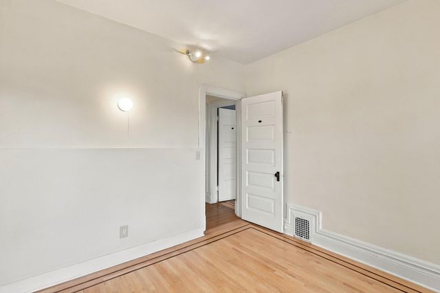 2220 Pleasant Avenue, Minneapolis, MN 55404