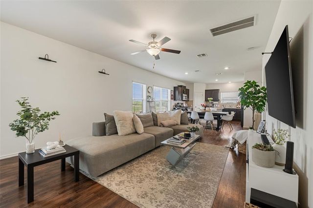 7304 Fall Ray DR, Del Valle, TX 78617