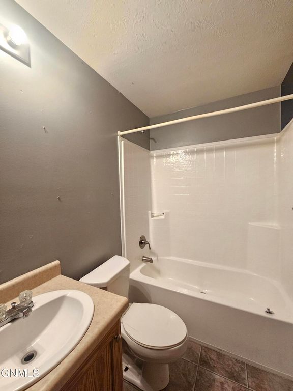 2207 38th Street W, Williston, ND 58801 photo 11