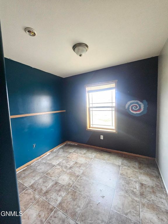 2207 38th Street W, Williston, ND 58801 photo 13