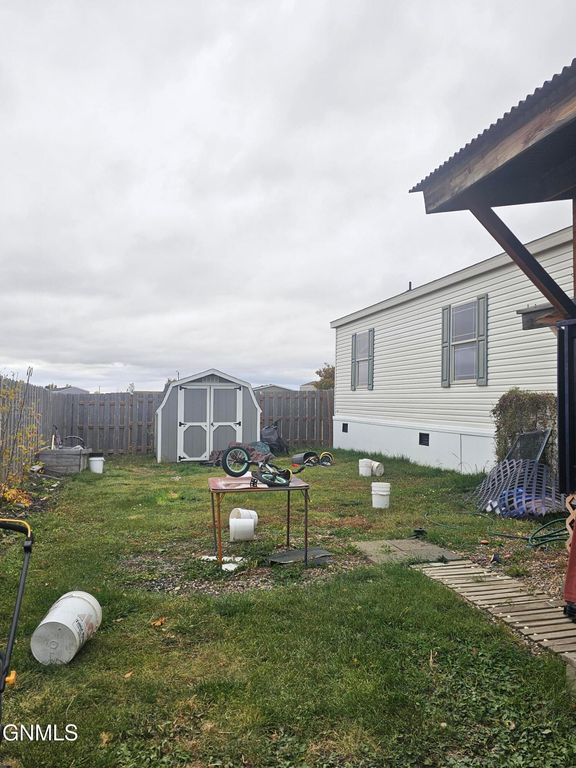 2207 38th Street W, Williston, ND 58801 photo 3