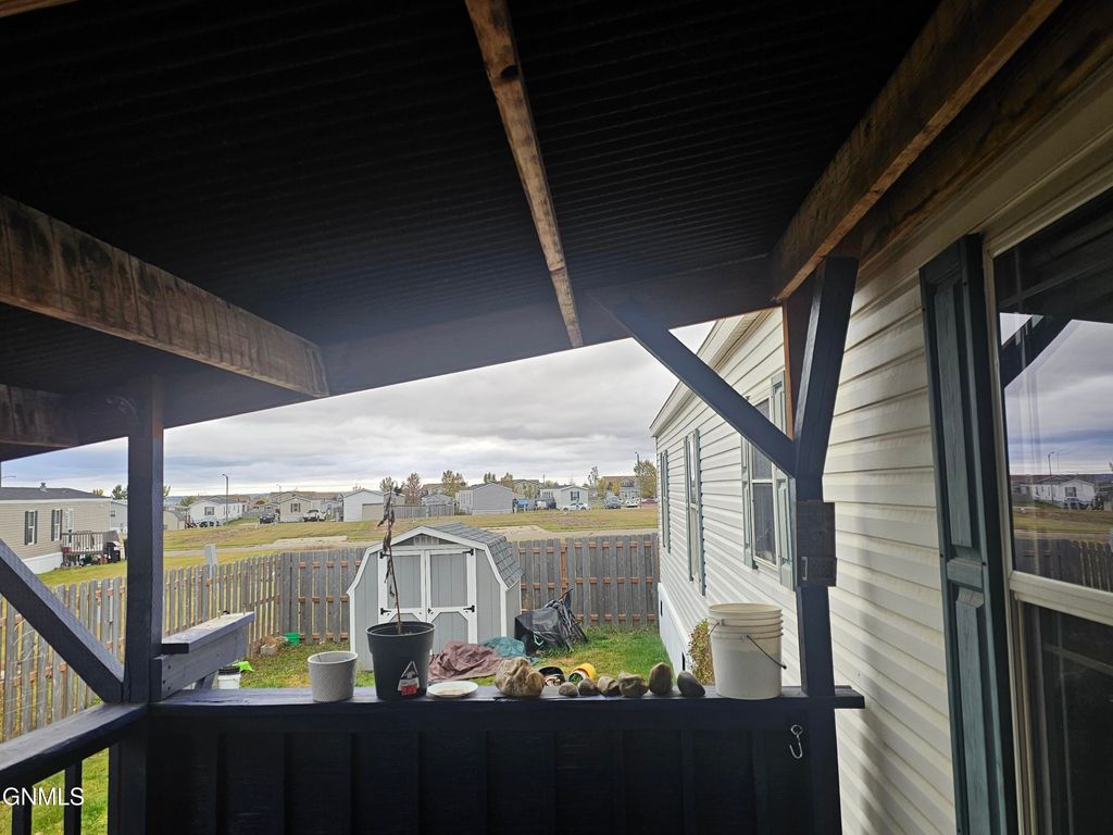 2207 38th Street W, Williston, ND 58801 photo 5