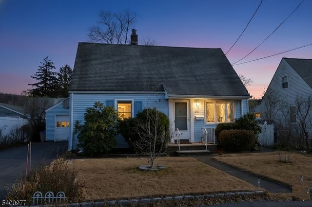 72 Burnside Pl, Wanaque Boro, NJ 07420