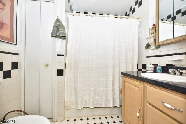 72 Burnside Pl, Wanaque Boro, NJ 07420