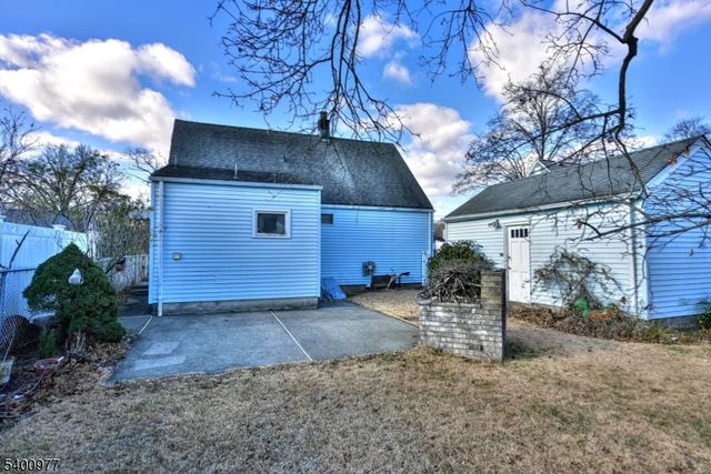 72 Burnside Pl, Wanaque Boro, NJ 07420