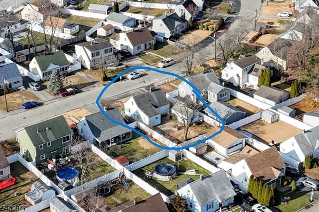 72 Burnside Pl, Wanaque Boro, NJ 07420