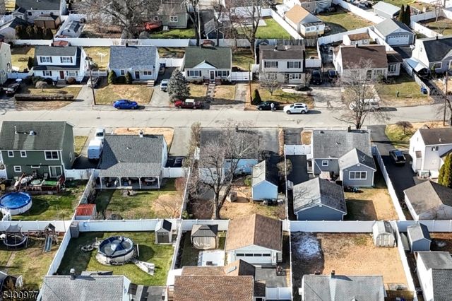 72 Burnside Pl, Wanaque Boro, NJ 07420