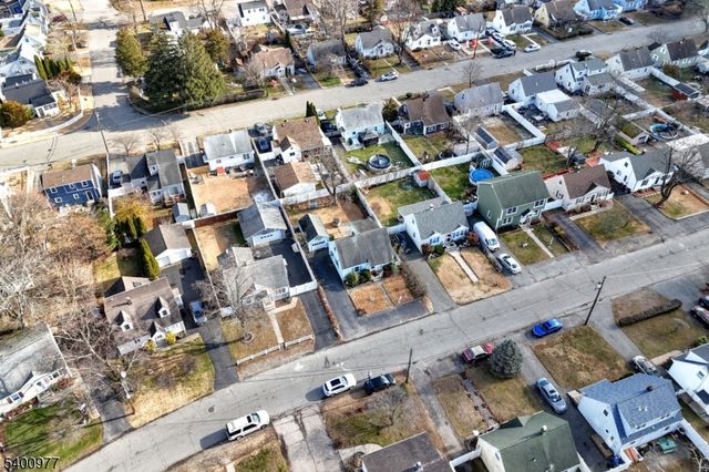 72 Burnside Pl, Wanaque Boro, NJ 07420