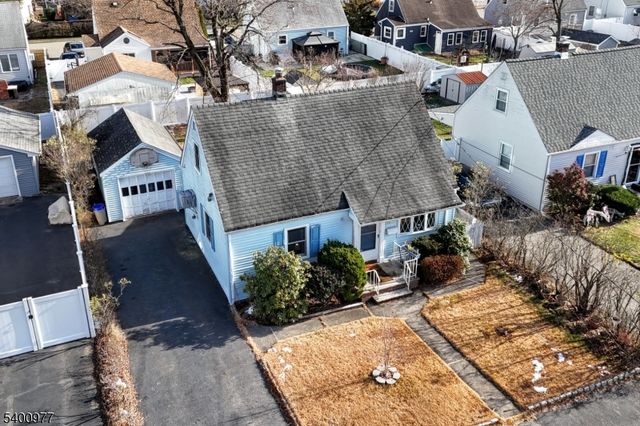 72 Burnside Pl, Wanaque Boro, NJ 07420