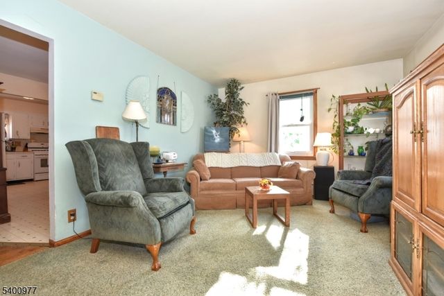 72 Burnside Pl, Wanaque Boro, NJ 07420