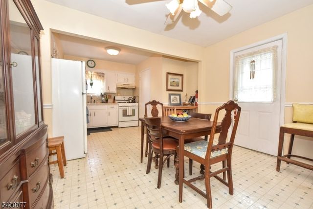 72 Burnside Pl, Wanaque Boro, NJ 07420