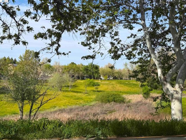 726 S Escuela Dr, Mountain House, CA 95391