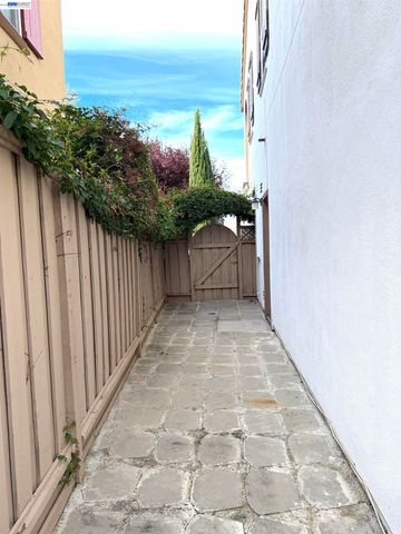 726 S Escuela Dr, Mountain House, CA 95391