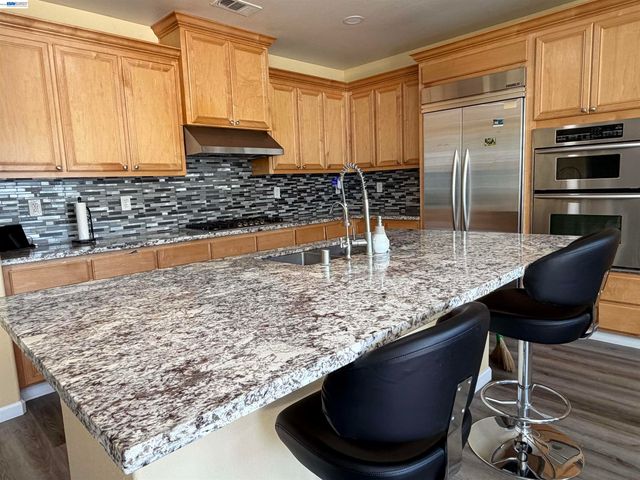 726 S Escuela Dr, Mountain House, CA 95391