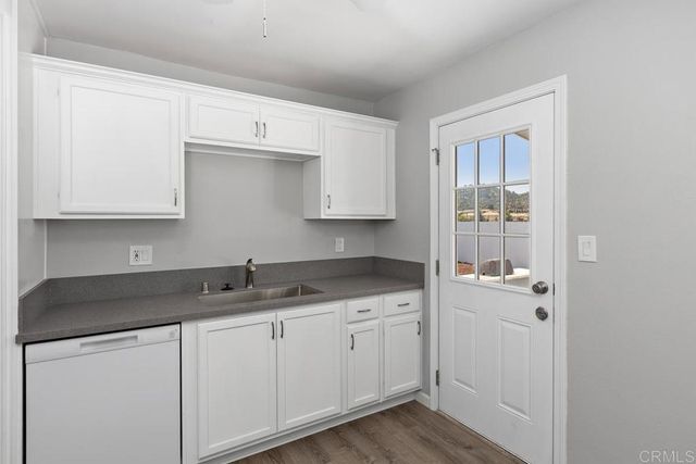 9263 Earl St., La Mesa, CA 91942