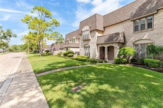 57 S Bachelor Button, Lake Jackson, TX 77566