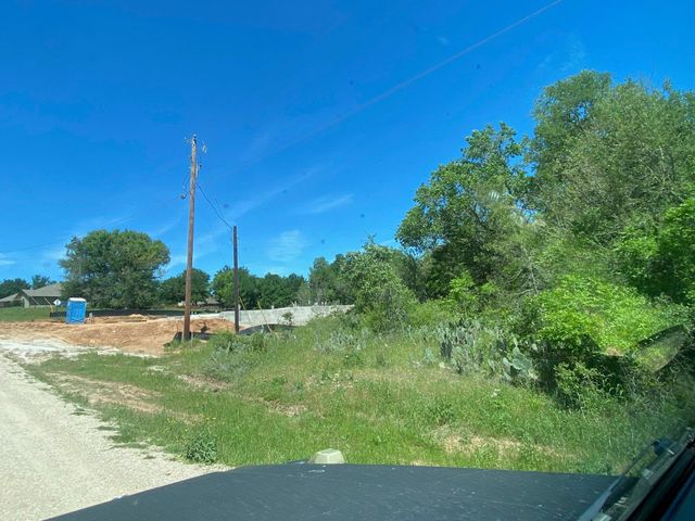 328 Kahana LN, Bastrop, TX 78602
