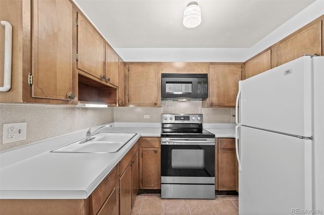 755 S Clinton Street 7B, Denver, CO 80247