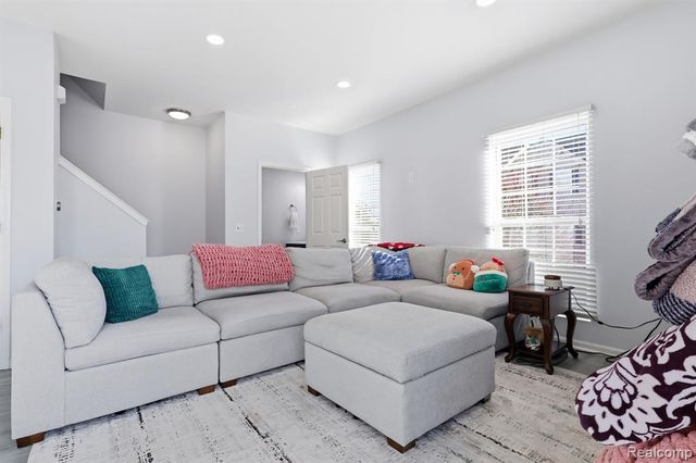 36123 Dominion Circle, Sterling Heights, MI 48310