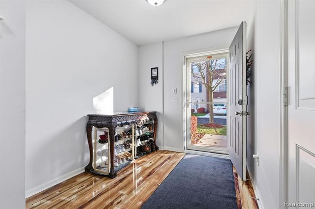 36123 Dominion Circle, Sterling Heights, MI 48310