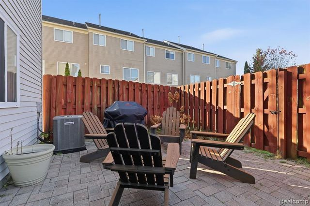 36123 Dominion Circle, Sterling Heights, MI 48310