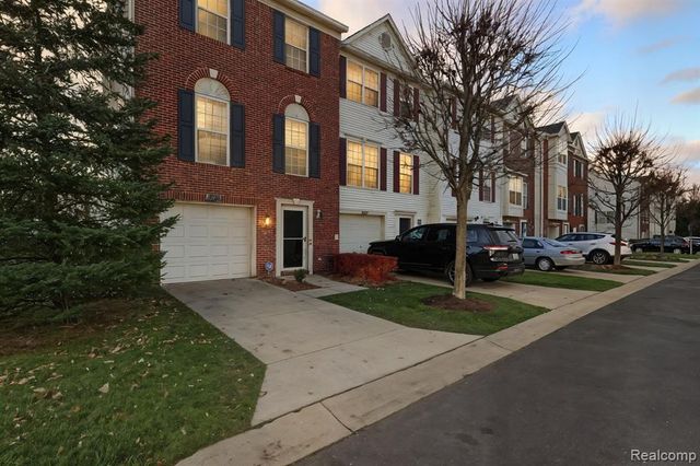 36123 Dominion Circle, Sterling Heights, MI 48310