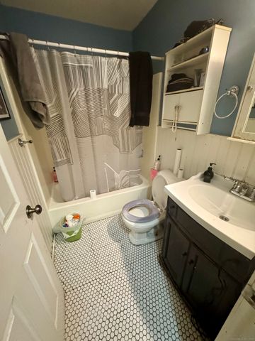 769 Sylvan Avenue APT 16, Bridgeport, CT 06606