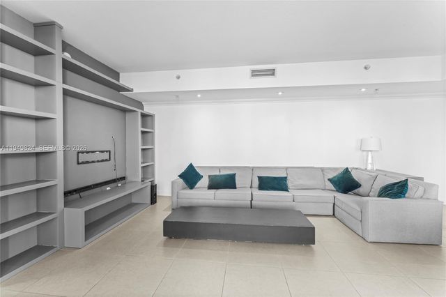 185 SW 7th St 603, Miami, FL 33130