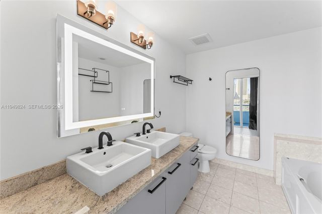 185 SW 7th St 603, Miami, FL 33130