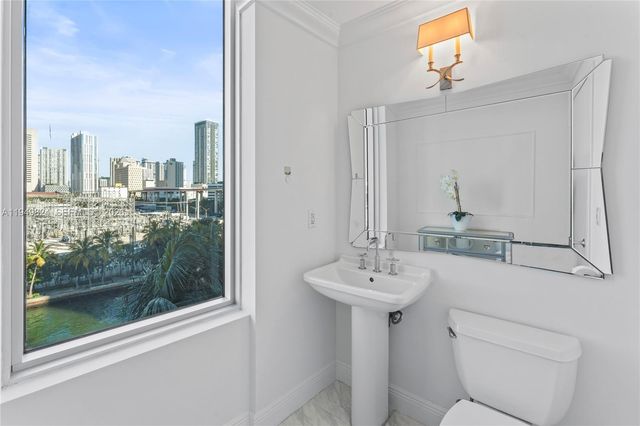 185 SW 7th St 603, Miami, FL 33130